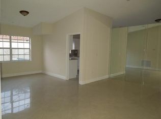 19841 NW 82nd Ct, Hialeah, FL 33015
