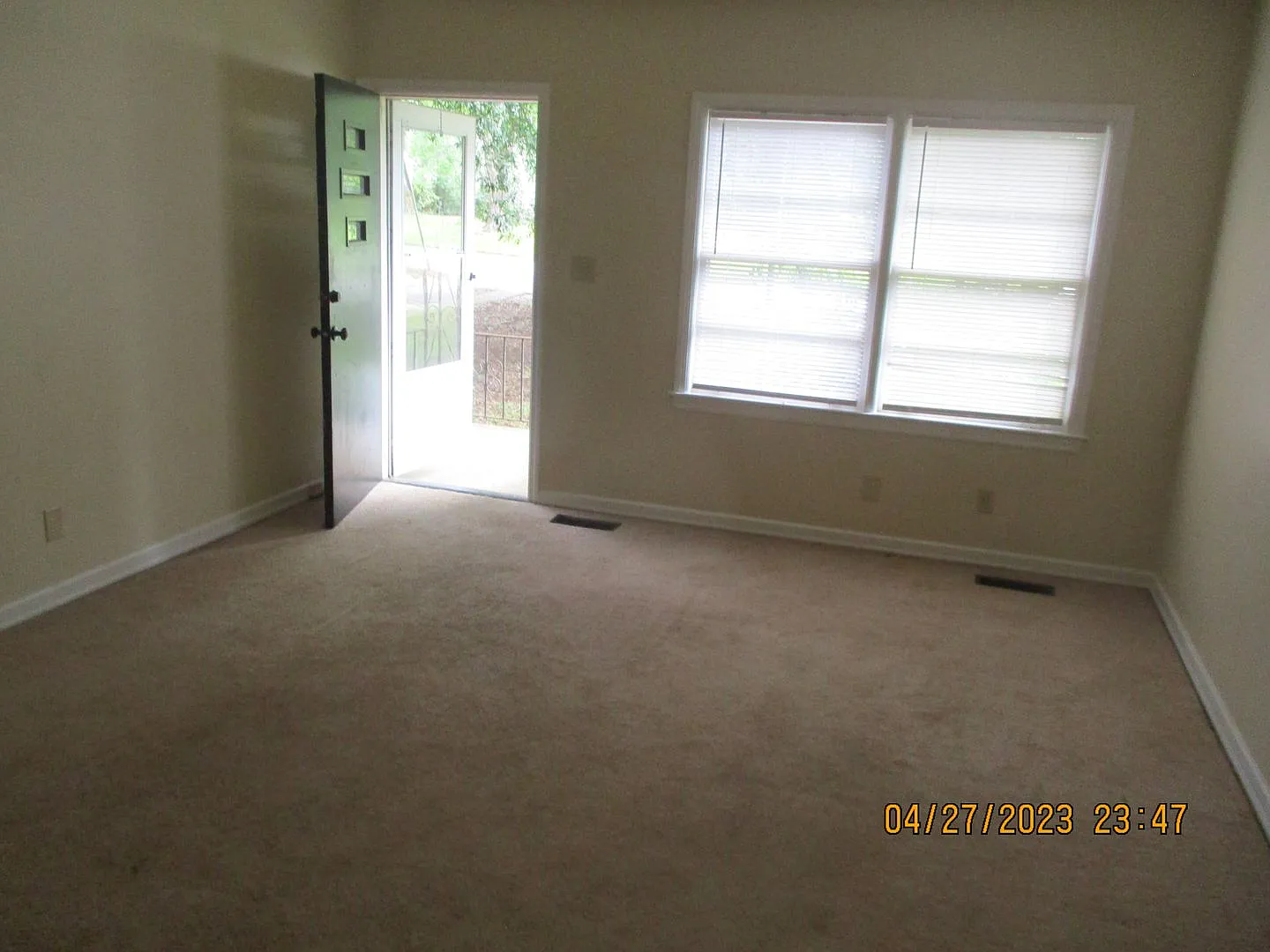 S. Valencia, 603 A — Photo 2
