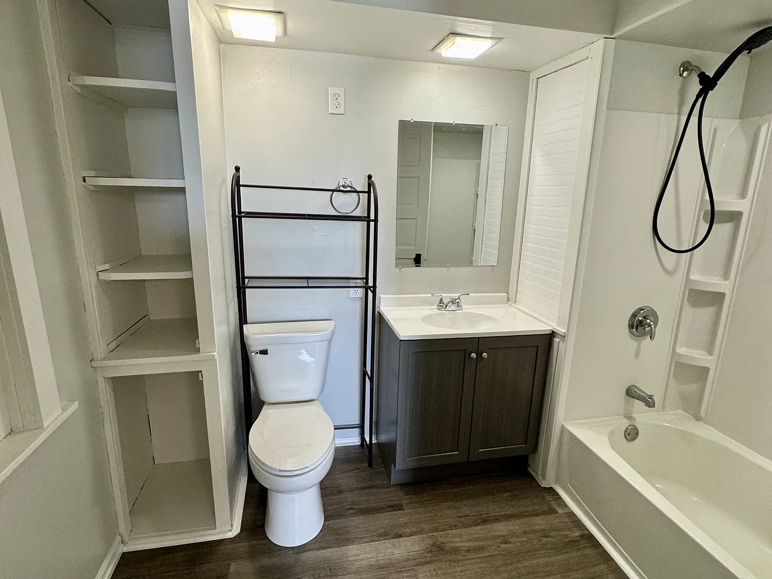 1215 Broadway Ave. - 1215B — Photo 3