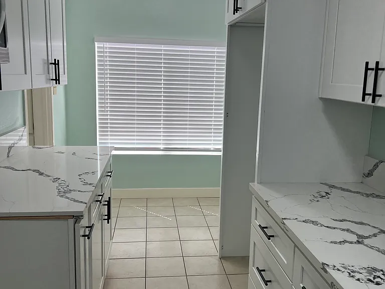 1731 1/2 W Florence Ave #1/2 — Photo 6