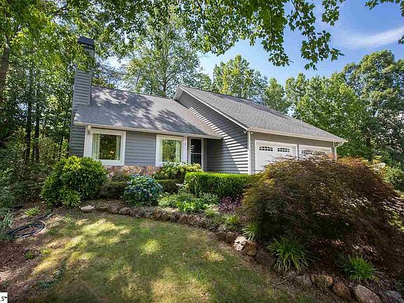 4th image of 1 Foxwood Ln