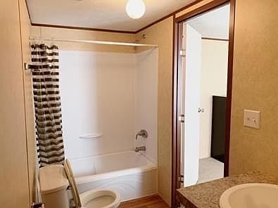 4th image of 2214 W 48th St #A
