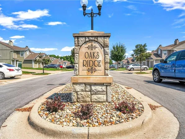 5531 NW Moonlight Meadow Dr, Lees Summit, MO 64064