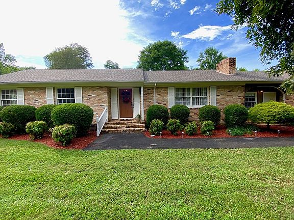 5th image of 1107 Edgewater Dr