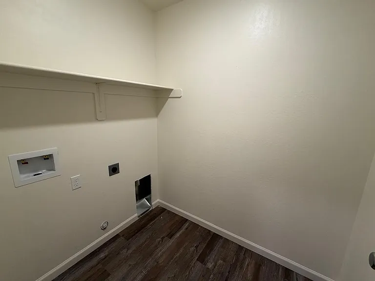 687 Skyler Ln — Photo 12