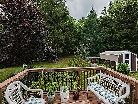 5th image of 42255 Archambeau Rd