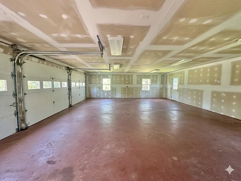 703 Kentland Dr — Photo 35