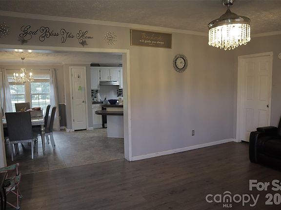 3rd image of 179 Hilltop Ln