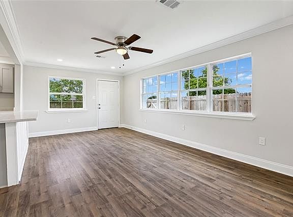 5th image of 300 Chinchilla Dr