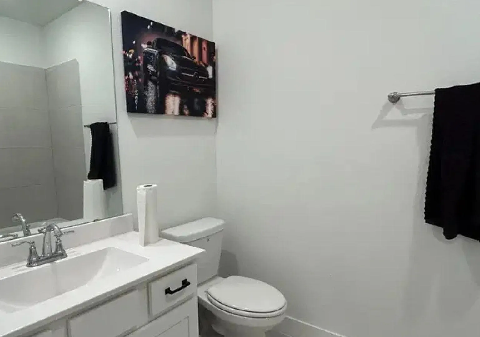 3 bed, 1.0 bath, 1900 sqft, $1,707 — Photo 3