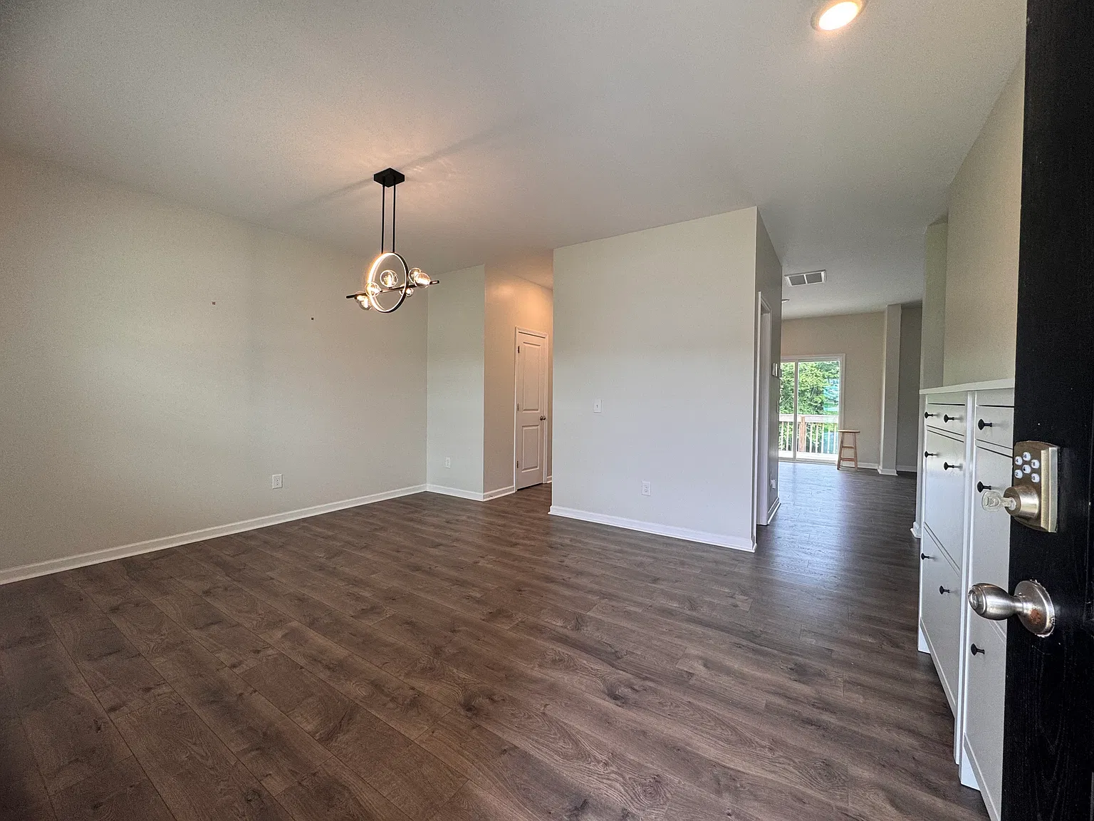 4 bed, 2.5 bath, 2231 sqft, $2,450 — Photo 2