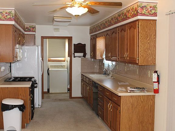 4th image of 825 Parkway Dr