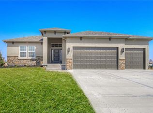 2334 Fishing Ln, Kearney, MO 64060