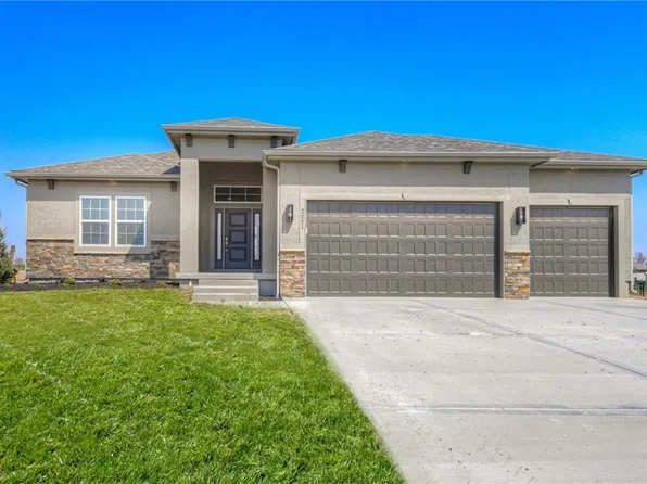 2334 Fishing Ln, Kearney, MO 64060