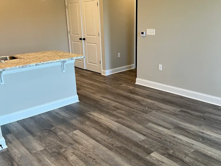 Hillview Commons — Photo 8