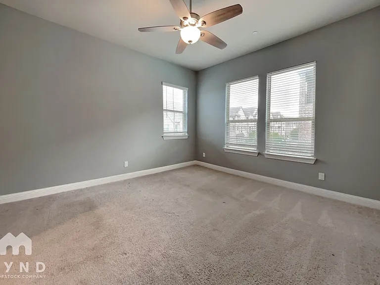 4254 Shavano Dr — Photo 8