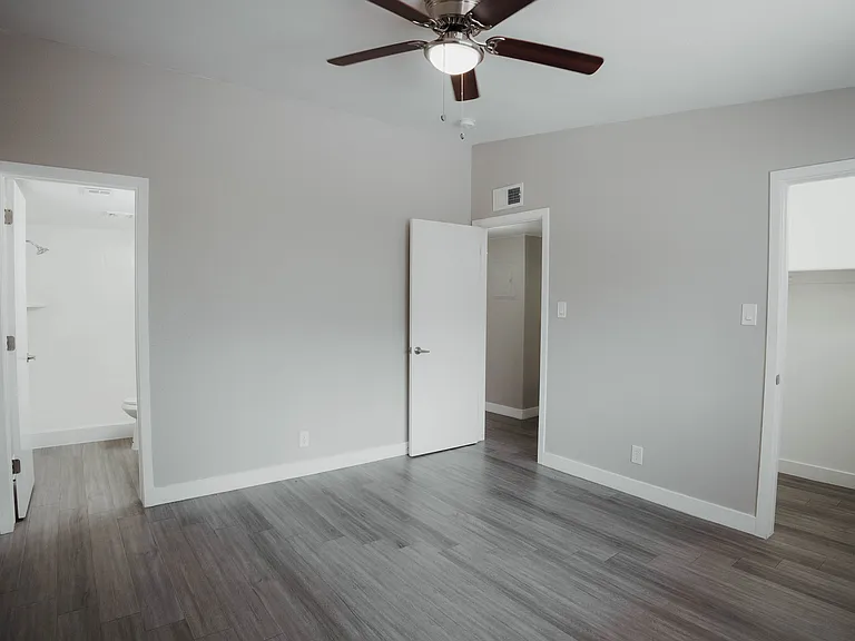 The Cosmo Apartments — Photo 8
