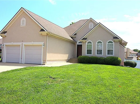 707 NW Baytree Cir, Grain Valley, MO 64029