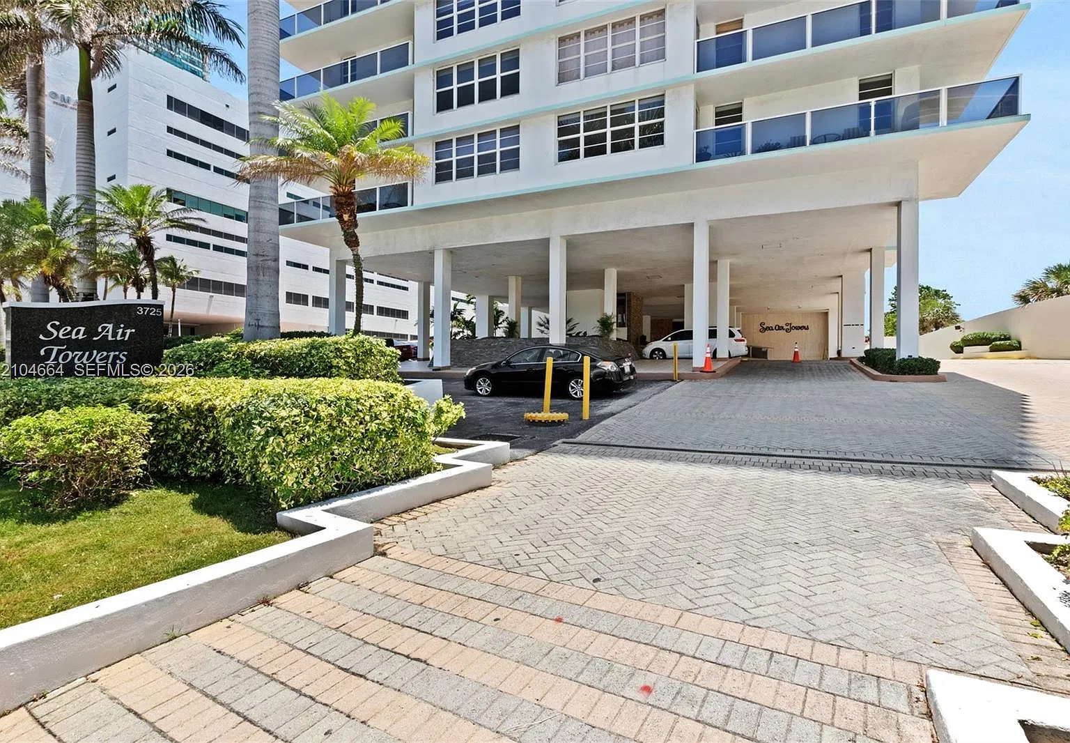 Sea Air Towers Condo — Photo 2