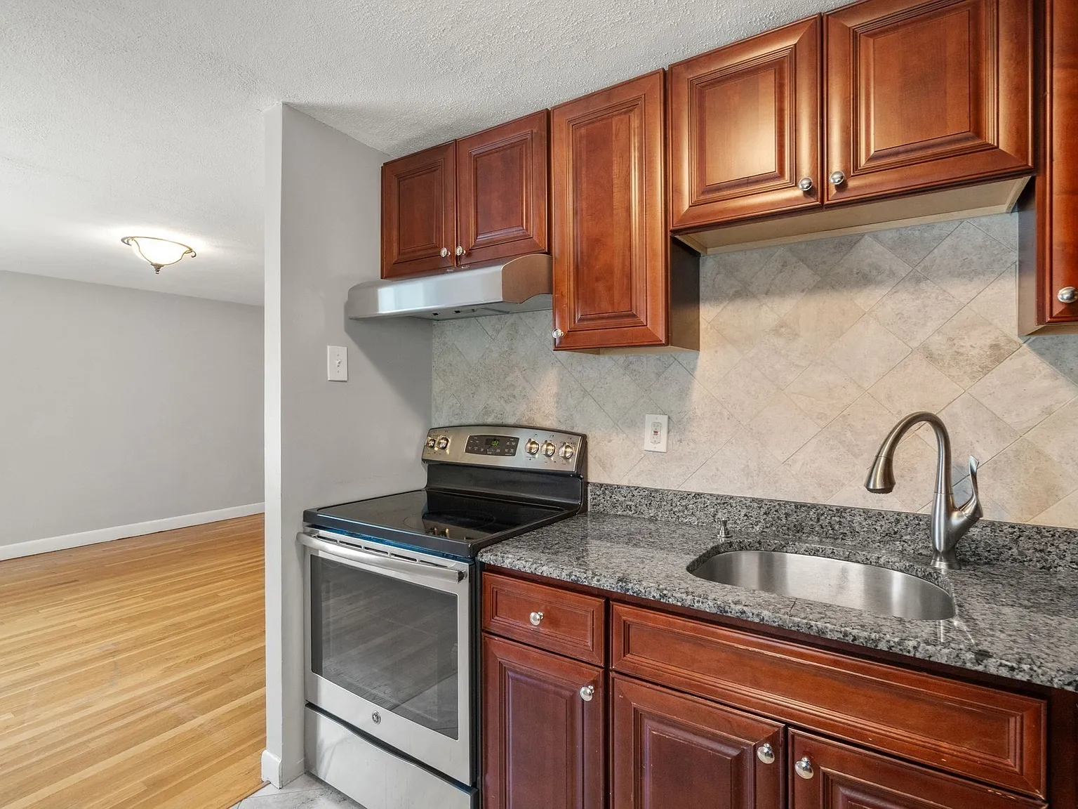 2 bed, 829 sqft, $3,200 — Photo 4
