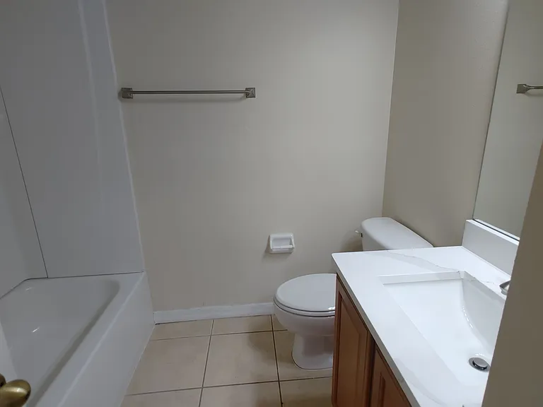Full 2nd bathroom