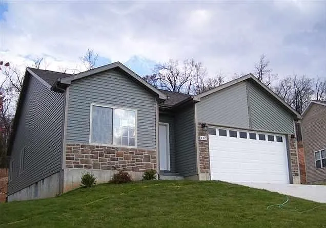112 Lakeview Ct — Photo 1