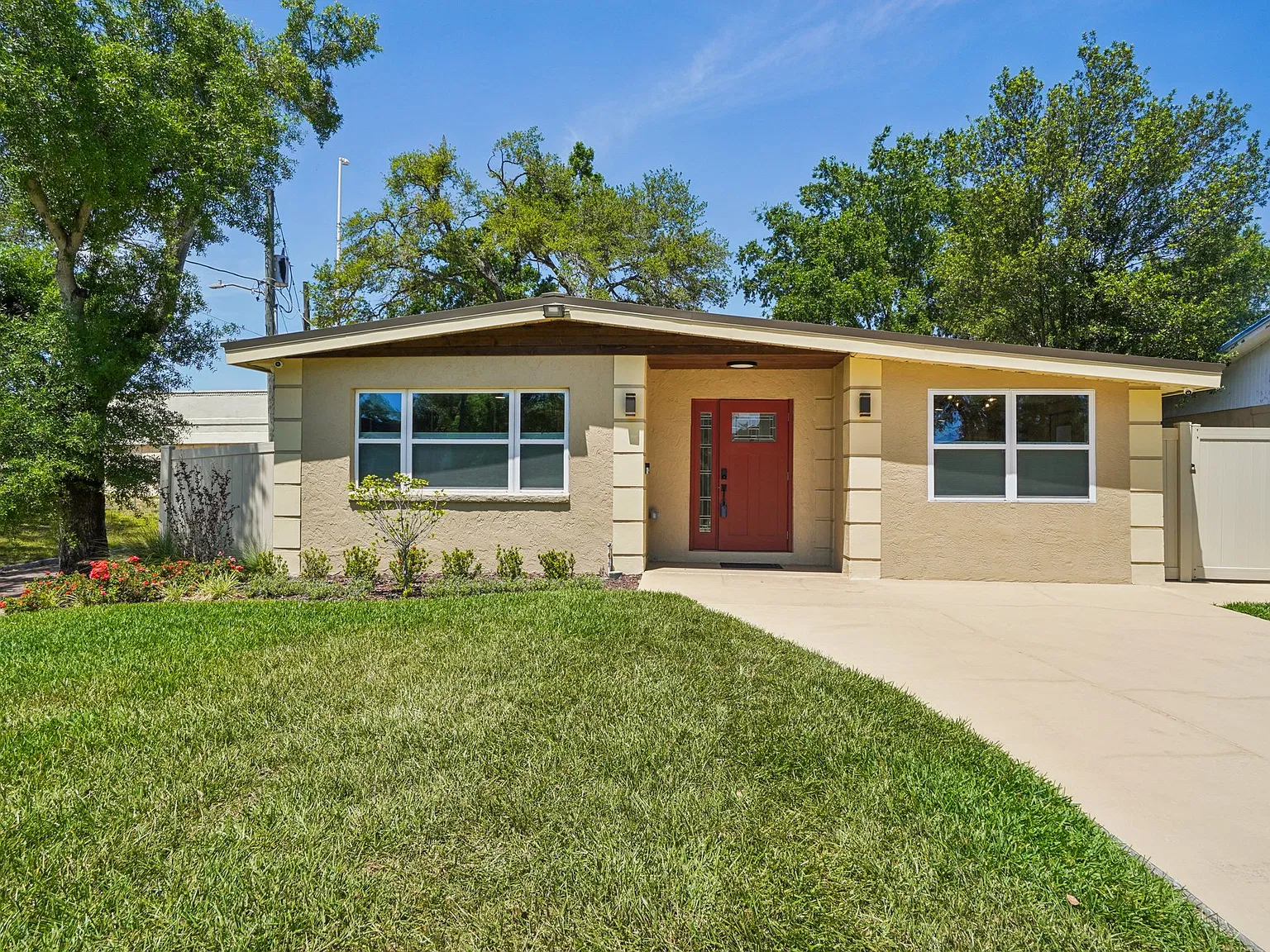 3 bed, 1396 sqft, $3,300 — Photo 2