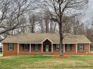 1401 Sumner Rd, Thomasville, NC 27360