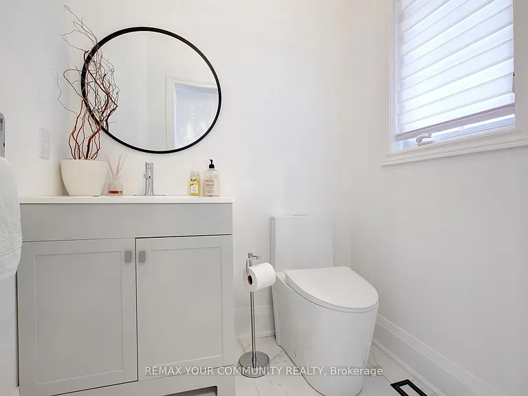 16 Muret Cres — Photo 21