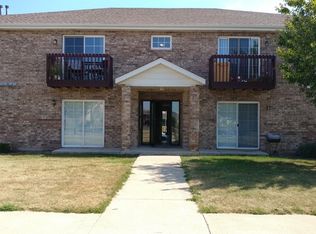 928 Regent Dr APT 2, Dekalb, IL 60115