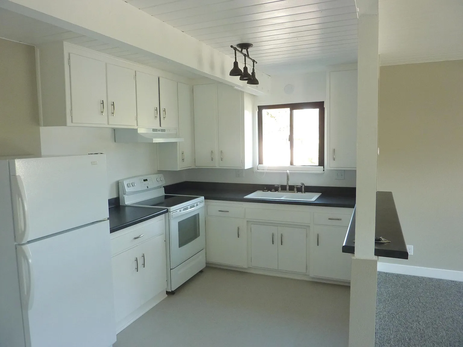 1 bed, 600 sqft, $1,900 — Photo 2