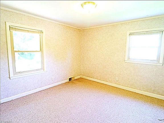 5th image of 213 Westridge Dr