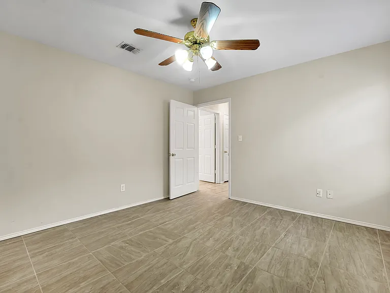 1708 Windcastle Dr — Photo 17