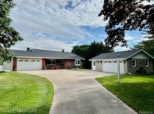 2339 Woodstock Dr, Port Huron, MI