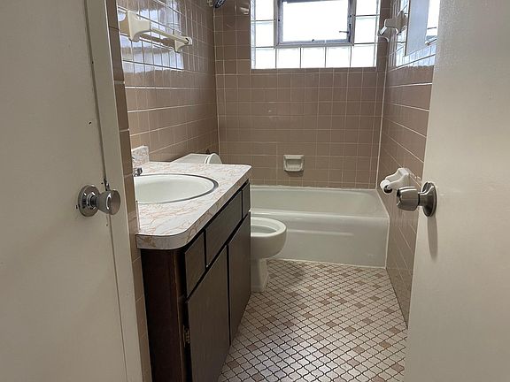4th image of 17614 Rosewood Dr #3B