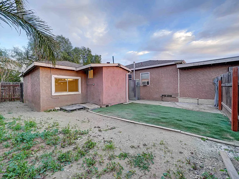 8940 Live Oak Ave #B — Photo 18