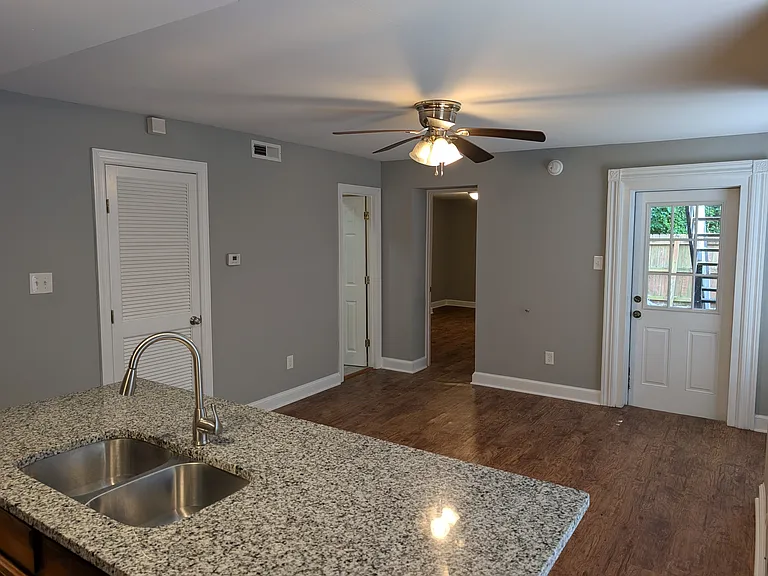 2115 E Marshall St #B — Photo 7