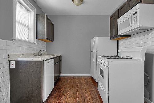 3rd image of 4905 Winona Ave #1W
