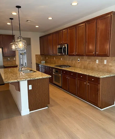33919 Galleron St — Photo 5