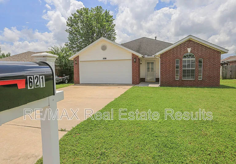 621 Bliss Cir — Photo 2