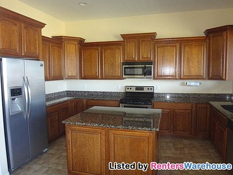 5th image of 2519 S 185th Dr