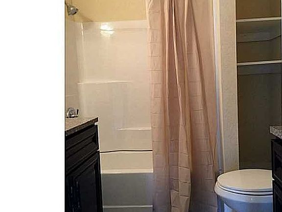 5th image of 1412 Jackson Ave