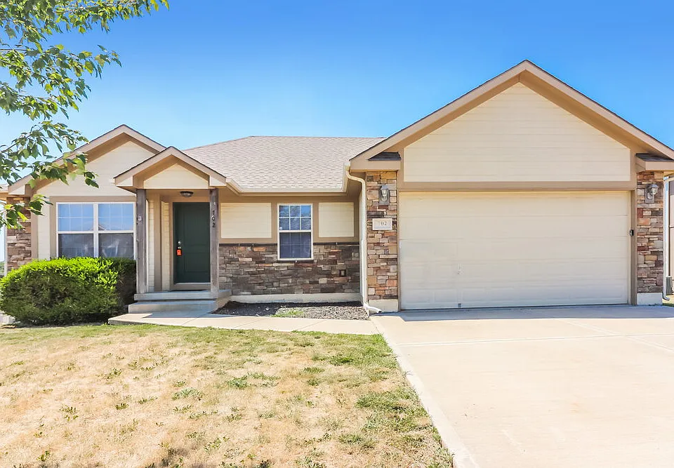 702 Hibiscus Cir