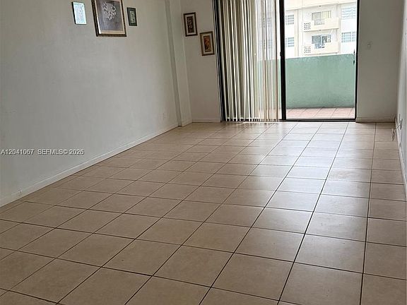 4th image of 1825 W 44th Pl APT 707
