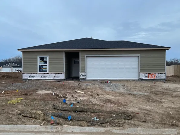 137 Burlington Dr, Mulvane, KS 67110