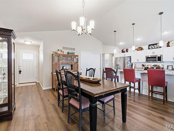 5th image of 628 Trestle Way