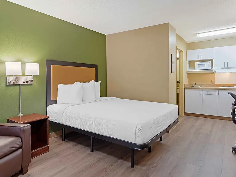 Studio Suite - 1 Queen Bed