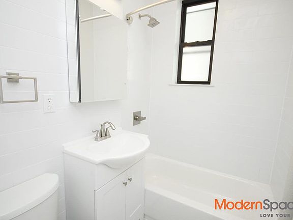 4th image of 2819 33rd St APT 4A