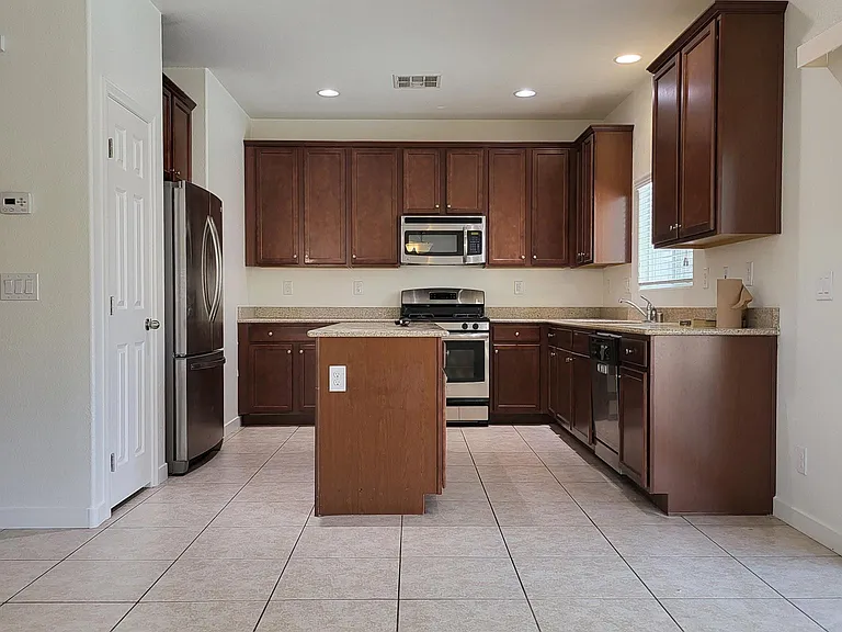 5663 Iron Rock Dr — Photo 4
