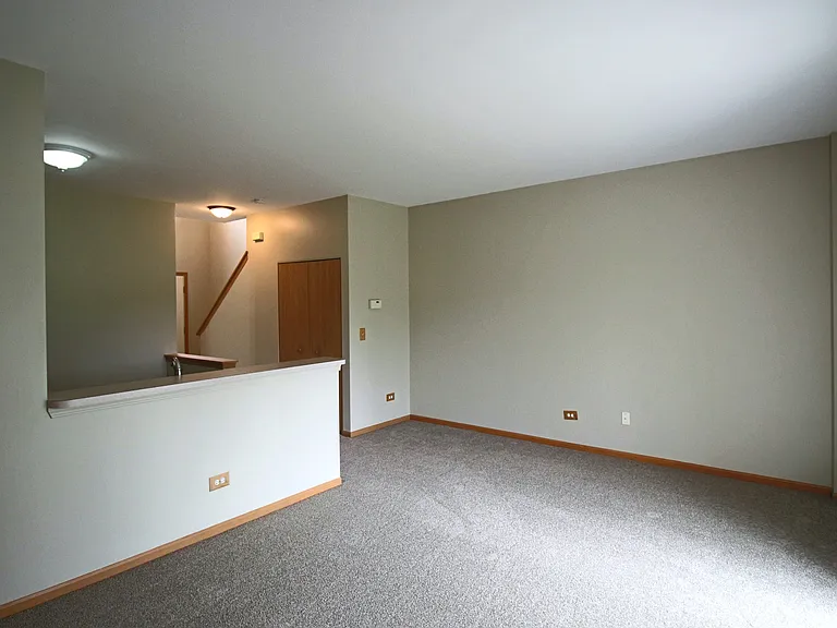 2538 Oak Tree Ln — Photo 9